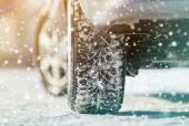 Close-up of car wheels rubber tires in deep winter snow. Transportation and safety concept. pneu-hiver-michelin-alpin